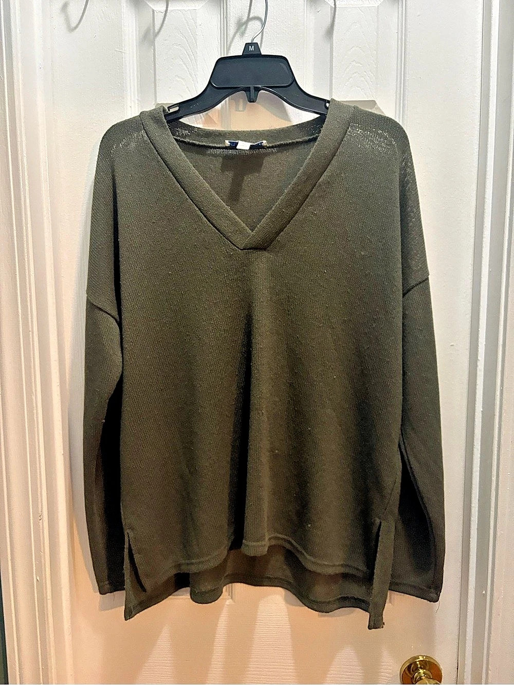 She + Sky Women's V-Neck Sweater Size Medium in Green